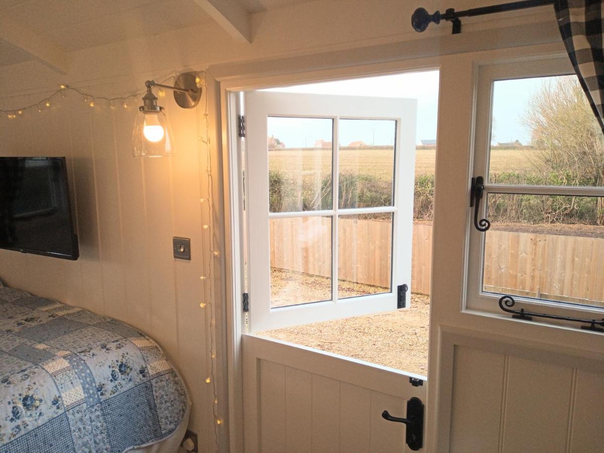 Yew Tree View Luxury Shepherd'S Hut Sturminster Newton Exterior foto