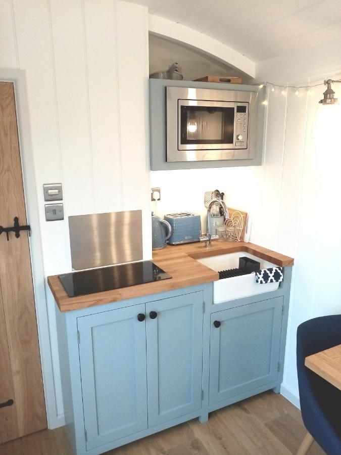 Yew Tree View Luxury Shepherd'S Hut Sturminster Newton Exterior foto
