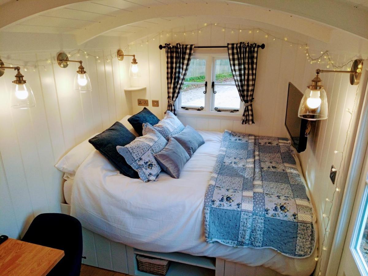 Yew Tree View Luxury Shepherd'S Hut Sturminster Newton Exterior foto